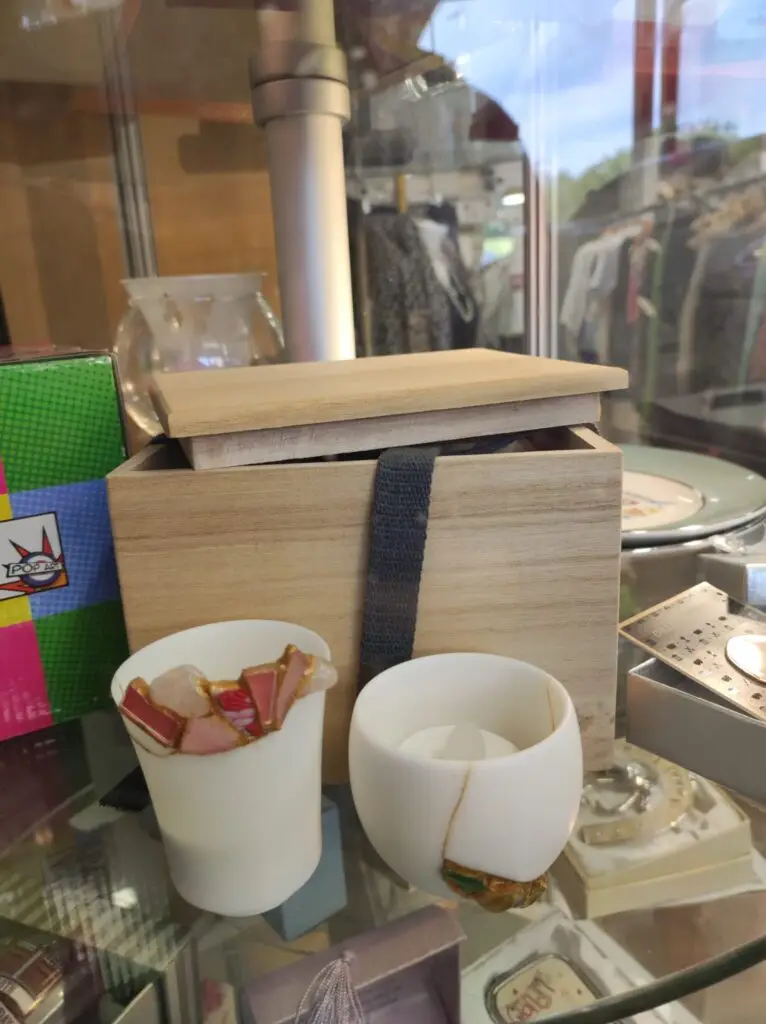 A set of ornamental cups that highlight the beauty of imperfection and transformation through contemporary kintsugi design. Perfect for adding a touch of elegance to any space.